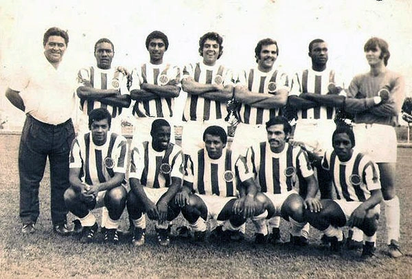 Em pé, da esquerda para a direita: Juvenal Barbeiro, Cidão, Dagoberto, Polaco, Bô, Marinho e Waldir Perez. Agachados: Suingue, Washington, Liminha, Itamar Belasalma e Tuta