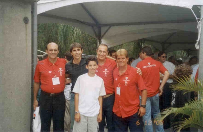 São-paulinos reunidos em 2004. O primeiro, da esquerda para a direita é Waldir Peres e o último é Valtinho. Foto enviada por Adriano Marinho