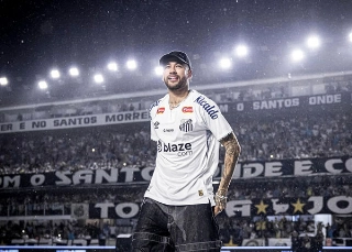 Jogador completa 33 anos hoje e volta a atuar pelo time da Vila Belmiro. Foto: Raul Barretta/Santos FC