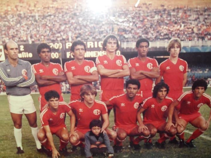 Em pé, da esquerda para a direita: Waldir Peres, Betão, Tecão, Pagani, Serginho e Denys. Agachados: Renato, Cléo, Moreno, Gaúcho e Ademir. Foto enviada por Gilvannewton Souza