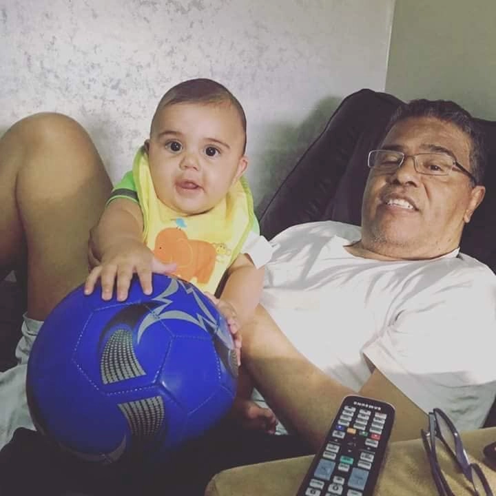 João Lucas e o vovô Eli Carlos em 2017. Foto: arquivo pessoal de Eli Carlos