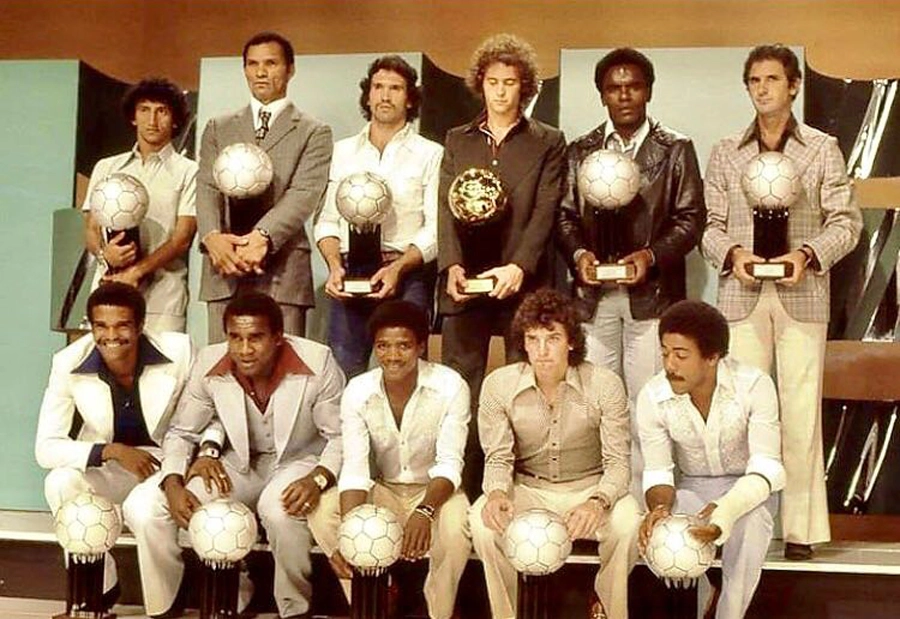 Os vencedores da premiação da Revista Placar em 1978, a `Bola de Prata´. Em pé, da esquerda para a direita: Rosemiro, Manga, Rondinelli, Falcão, Deodoro e o técnico Carlos Alberto Silva. Agachados: Tarciso, Caçapava, Adílio, Paulinho e Jésum. Faltou um jogador, o lateral-esquerdo Odirlei (Ponte Preta), que provavelmente não pôde comparecer para a pose...Foto: Revista Placar