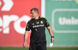 Diego Aguirre durante treino no CT Parque Gigante. Foto: Divulgação/Internacional