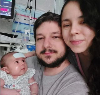 Ela sofre de Amiotrofia Muscular Espinhal e necessita de remédio muito caro. Foto: Reprodução