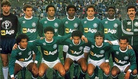 Em 1987, este time do Palmeiras, que aqui posa no Pacaembu, conquistou o troféu José Maria Marín. EM PÉ: Zetti, Toninho, Diogo, Célio, Márcio e Gérson Caçapa. AGACHADOS: Tato, Edu, Rodinaldo, Adalberto e Mauro