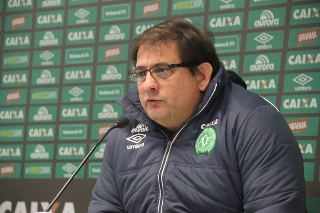 Guto: o Brasil não aposta em novos técnicos