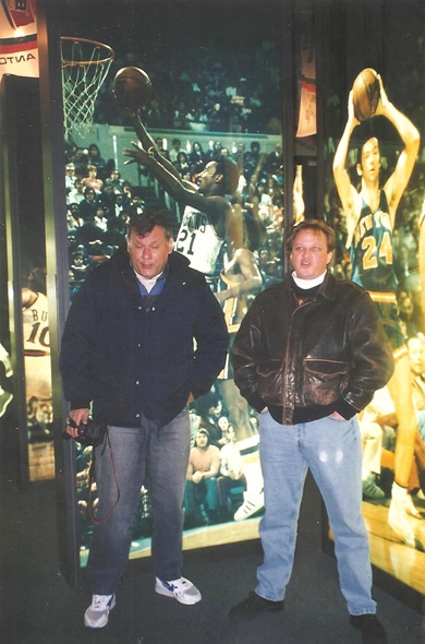 No Memorial de Basquete, localizado em Springfield, Massachusetts, Milton Neves e Ivan Zimmerman