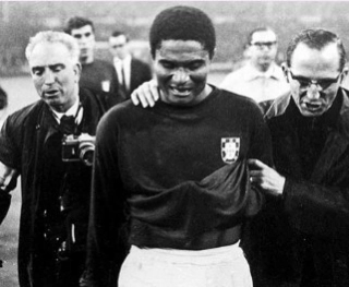 Sim, ele bateu na trave, mas a mesma sorte não teve o zagueiro Luciano