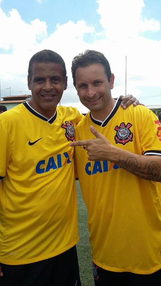 Wagner Basílio e Gino, jogando pelos veteranos do Corinthians, e, 2016