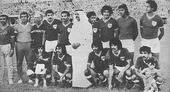 Parreira (o segundo, da esquerda para a direita) e Zagallo (na sequência) na seleção do Kwait, em 1976.