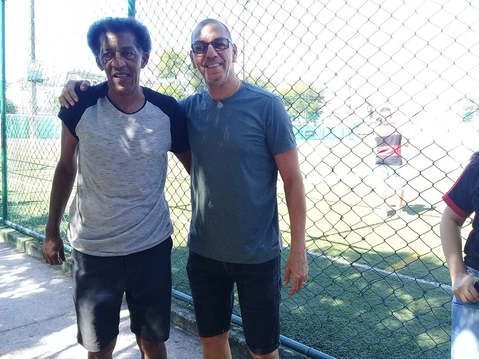 Reencontro da dupla de zaga do Flamengo dos anos 80, Marinho e Mozer, em foto de 2018