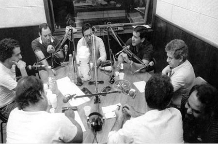 Loureiro Jr. (o primeiro de costas à esquerda), Juca Kfouri, Roberto Carmona, Juarez Soares, Carlos Alberto Parreira e Carlos Aymard em programa esportivo na Rádio Globo