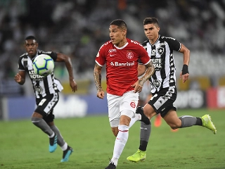 Atacante peruano acertou sua saída do Colorado dois meses antes do fim de seu contrato. Foto: Ricardo Duarte/Internacional