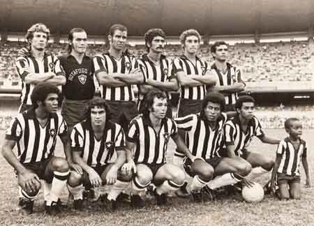 Botafogo 1971: Em p&eacute;: Paulo Cesar, Ubirajara Motta, Brito, Nei Concei&ccedil;&atilde;o, Osmar Guarnelli e Valtencir. Agachados: Zequinha, Carlos Roberto, Roberto Miranda, Jairzinho e Galdino.