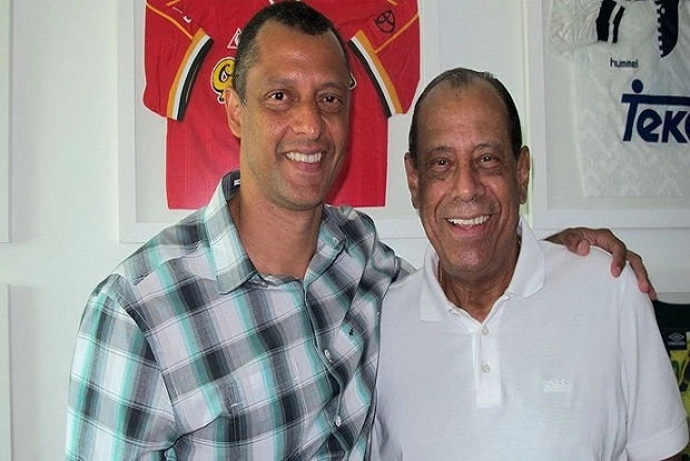 Alexandre Torres ao lado de seu pai Carlos Alberto em dezembro de 2016. Foto: Divulgação