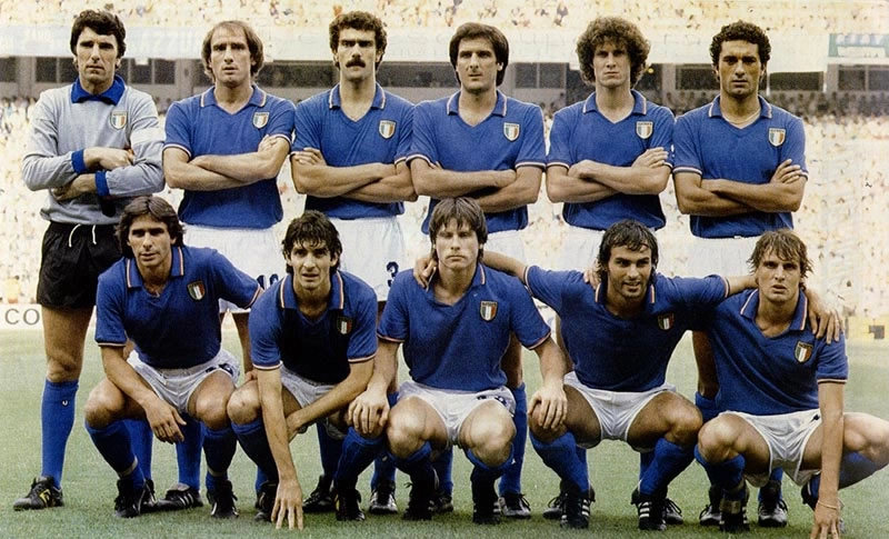 Time Campeão do Mundo, em pé, da esquerda para a direita: Dino Zoff, Francesco Graziani, Giuseppe Bergomi, Caetano Scirea, Fulvio Collovati e Claudio Gentille. Agachados, da esquerda para a direita: Bruno Conti, Paolo Rossi, Gabriele Orioli, Antonio Cabrini e Marco Tardelli. Foto: Divulgação