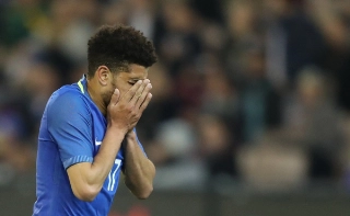 Taison se emociona ao marcar gol pela seleção: "É sonho de menino"