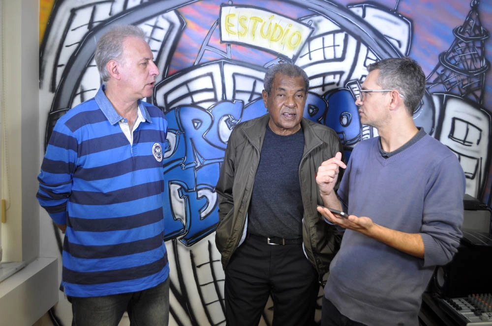 Luís Pereira, com João Antonio de Carvalho e Frank Fortes gravando na redação do Portal Terceiro Tempo, em 14 de junho de 2018. Foto: Marcos Júnior Micheletti/Portal TT