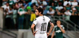 Valdivia tem 35 anos e contrato com o Colo-Colo até o final de 2019