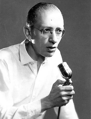 Confira Alfredo Orlando, nos anos 50, na Rádio Brasil, em Campinas (SP)