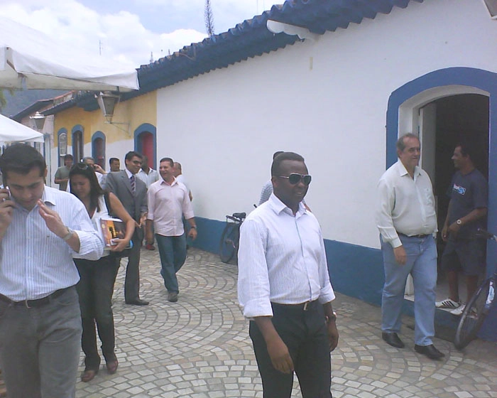 Wladimir, secretário municipal de esportes da cidade litorânea de São Sebastião-SP aprendeu até a surfar nas belas praias locais. Crédito da foto: Marcelo Rozenberg