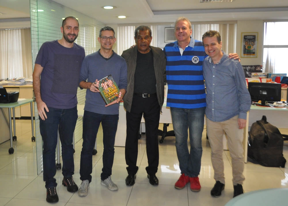 Thiago Tufano Silva, Frank Fortes, Luís Pereira, João Antonio de Carvalho e Marcos Micheletti na redação do Portal Terceiro Tempo em 14 de junho de 2018. Foto: Kelly Ferreira/Portal TT