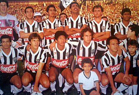 Em pé: João Leite, Carlão, Flávio, João Pedro, Lourenço e Éder Lopes. Agachados: Sérgio Araújo, Renato Pé Murcho, Wander Luiz, Jason e Marquinho Carioca.
