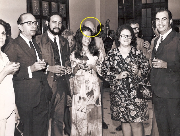 Festa dos 31 anos de confraternização e amizade. Alfredo Orlando, Antônio Euryco, Cláudio Carsughi ao fundo (com círculo amarelo), Osvaldo dos Santos (atrás da mulher de óculos) e José Goes (à direita)