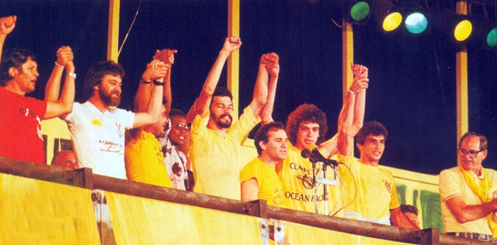 Da esquerda para a direita: Devanir Ribeiro, Adilson Monteiro Alves, Oswaldo Maciel, Wladimir, Sócrates, Osmar Santos, Casagrande, Juninho Fonseca e Rogê Ferreira. Foto: Placar