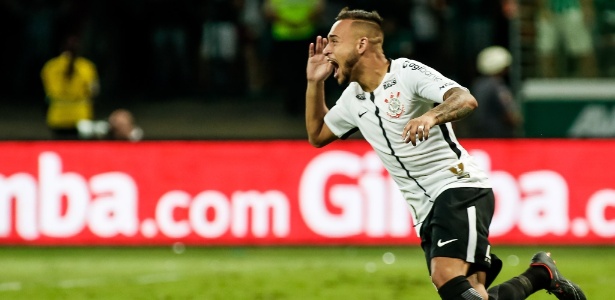 Maycon fez o último gol corintiano na decisão por pênaltis com o Palmeiras no Paulista