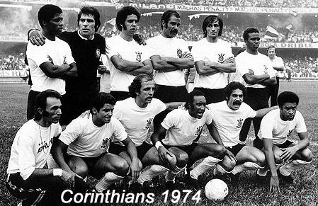 EM PÉ: Zé Maria, Buttice, Tião, Brito, Ademir e Wladimir. AGACHADOS: Vaguinho, Lance, Zé Roberto, Rivellino e Adãozinho