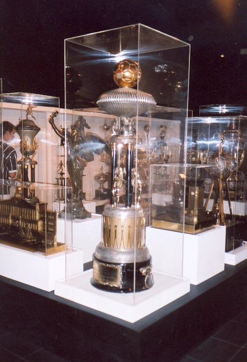 A taça de campeão paulista de 1977, que hoje está no memorial do Corinthians.