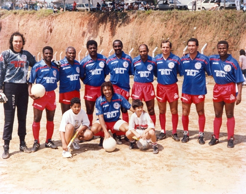 Foto de 1993 mostra grandes craques do passado reunidos em Pirituba. Temos da esquerda para a direita Solito, Pires, Edu, Zé Maria, Amaral, Edu Bala, Ailton Lira, Rondinelli, Vladimir e, agachado, Romeu Cambalhota