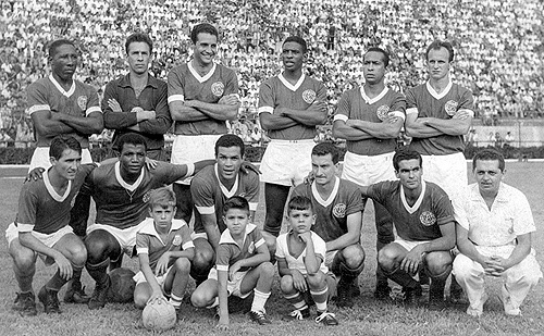 Em pé: Djalma Santos, Valdir de Moraes, Procópio, Djalma Dias, Zequinha e Ferrari. Agachados: Jairzinho, Ademar Pantera, Servílio, Dudu, Rinaldo e o massagista Reis