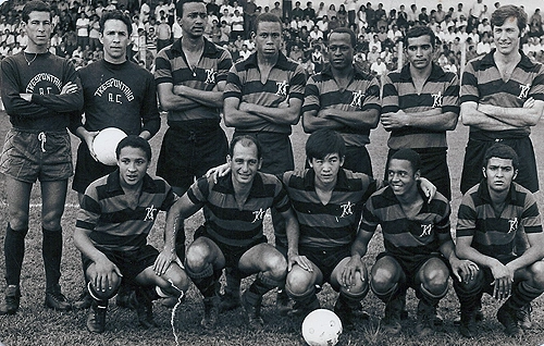 Festival de televisão do Sul de Minas. O Trespontano reforçado por Valdir de Moraes (segundo de pé), Bellini (sétimo de pé), Walter Zum-Zum, Vicente e Sérgio Echigo (os três primeiros agachados. Ainda em pé Maciel (terceiro), Jorge Correia (o quinto) e Didi (o quarto).