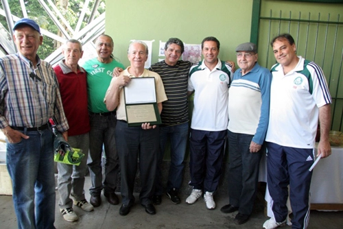 No dia 16 de agosto de 2008, Valdir Joaquim de Moraes recebeu uma homenagem pelos 50 anos de sua chegada ao Palmeiras. A cerimônia foi realizada com a presença de ex-companheiros dos tempos em que jogava e do técnico Vanderlei Luxemburgo. Na foto, vemos da esquerda para a direita Vicente Arenari, Geraldo Scotto, César Maluco, Valdir Joaquim de Moraes, personagem não identificado, Luxemburgo, Mário Travaglini e outro personagem não identificado