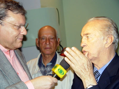 O querido Vicente Arenari observa Milton Neves entrevistar Valdir Joaquim de Moraes, na festa em homenagem a ex-atletas palmeirenses, realizada em setembro de 2008