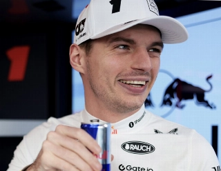 Holandês desbancou a favorita McLaren em Suzuka. Foto: Oracle Red Bull Racing