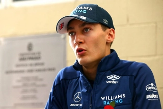 Britânico durante entrevista no 'cercadinho', atrás dos boxes da pista paulistana. Foto: Beto Issa/F1/Divulgação