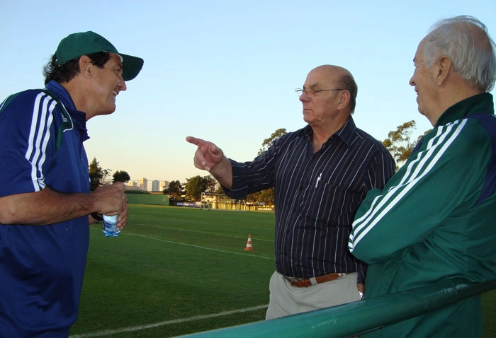 Muricy Ramalho se diverte com Dino Sani e Valdir Joaquim de Moraes no centro de treinamento do Palmeiras, localizado na zona oeste de São Paulo, no dia 14 de agosto de 2009. Crédito da foto: jornalista Márcio Torvano 