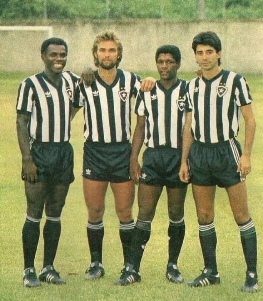 Quarteto de respeito no Botafogo-RJ em 1988. Cláudio Adão, Paulinho Criciúma, Marinho e Mauro Galvão