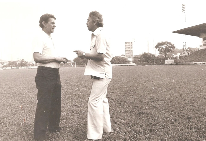 No gramado do Palestra Itália, Telê Santana e Valdir Joaquim de Moraes. Foto: arquivo de Valdir Joaquim de Moraes