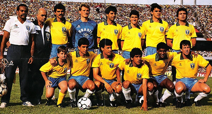 Em pé, da esquerda para a direita: Ricardo Rocha, Taffarel, Mauro Galvão, Jorginho, Ricardo Gomes e Branco. Agachados: Bebeto, Careca, Silas, Valdo e Dunga. A foto é da Revista Placar, que homenageou a seleção que fora à Itália e perdera para a Argentina no mundial de 90.