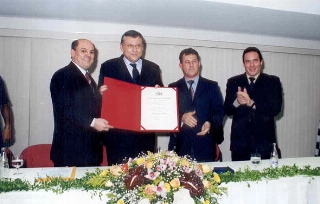 Homenagem aconteceu em julho de 2004