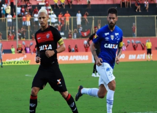 Inter oficializa contratação de atacante Neilton, do Vitória