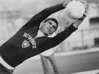 Foram muitos títulos conquistados pelo Glorioso e todos os outros clubes que defendeu. Foto: Reprodução