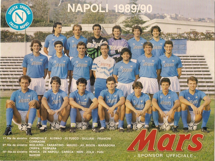 A equipe do sul da Itália da temporada 1989/1990. A fileira de cima, da esquerda para a direita: Carnevale, Alemão, Di Fusco, Giuliani, Francini e Corradini. No meio: Rigliardi, Tarantino, Mauro, All Bigon, Maradona, Crippa e Ferrara. Sentados: Renca, Di Napoli, Careca, Neri, Zola, Fusi e Baroni