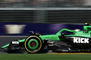 Piloto guiou a Sauber na pré-temporada deste ano e disputou provas pela F3, F2 no circuito de Sakhir. Foto: Stake F1 Team KICK Sauber