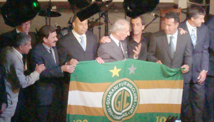 Ídolos históricos do Bugre, homenageados na festa do centenário do clube, em 06 de abril de 2011, na Sociedade Hípica de Campinas. Da esquerda para a direita: Dorival, Bozó, Gomes, Hélio Maffia, Capitão, Careca e Renato.Foto: Marcos Júnior/Portal TT