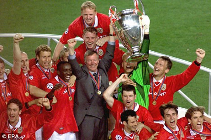 Alex Ferguson comemora com seus atletas o primeiro título da Champions League, ao bater o Bayern de Munique, em uma final dramática. Foto: Getty Images